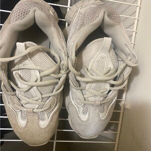 Yeezy 500 in Blush size 7 woman’s 8.5 Yeezy 350